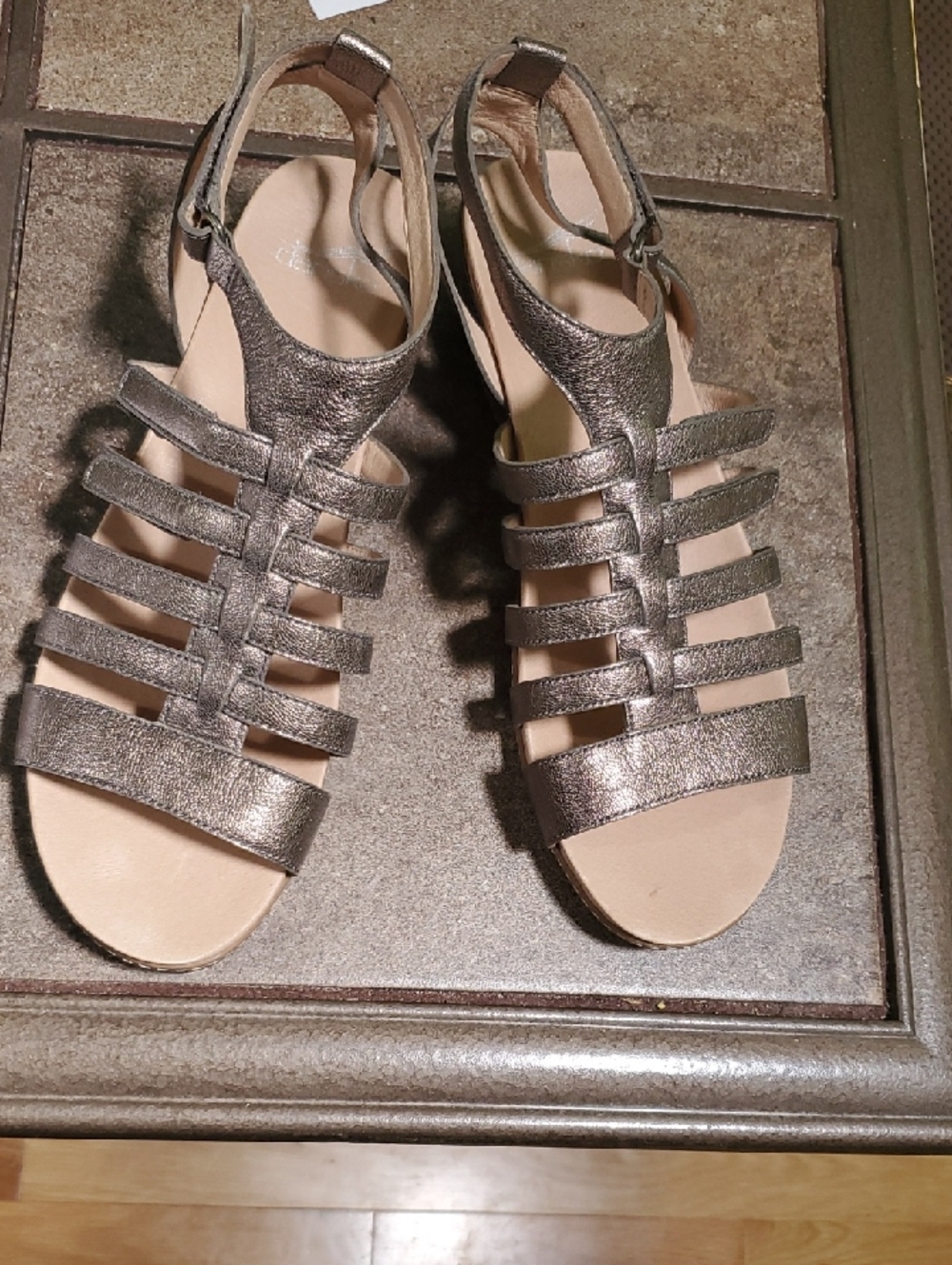 CURATED BY RUA'H KIBRIYA: Metallic Multi-Strap Open-Toed Sandals EUCx